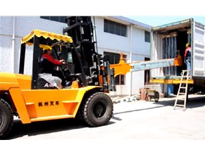 杭州叉車(chē)|玻璃行業(yè)，叉車(chē)串桿屬具卸貨實(shí)拍案例